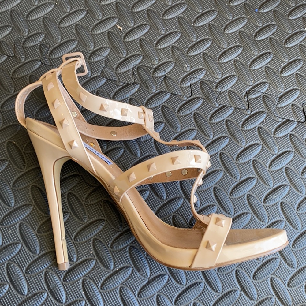 Steve Madden Nude heels